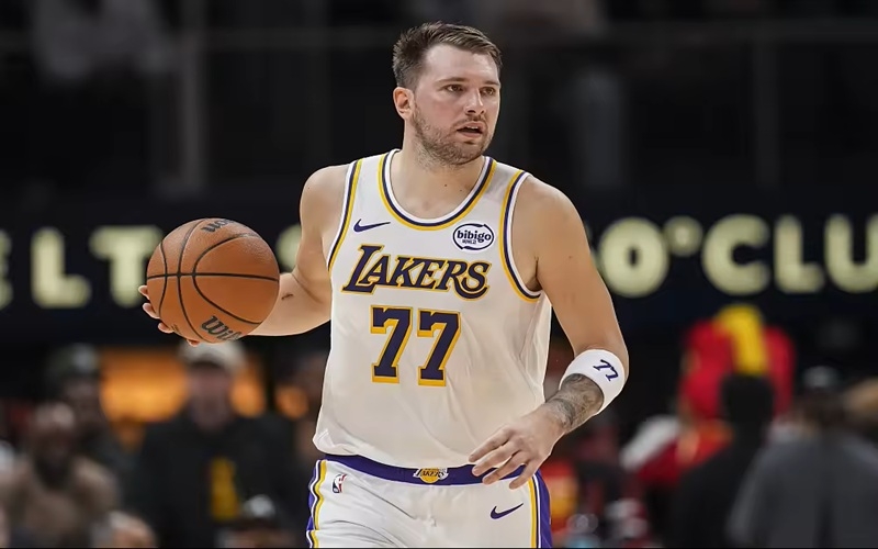 红果体育NBA里程碑之夜：东契奇三分突破1600记，刷新最年轻纪录